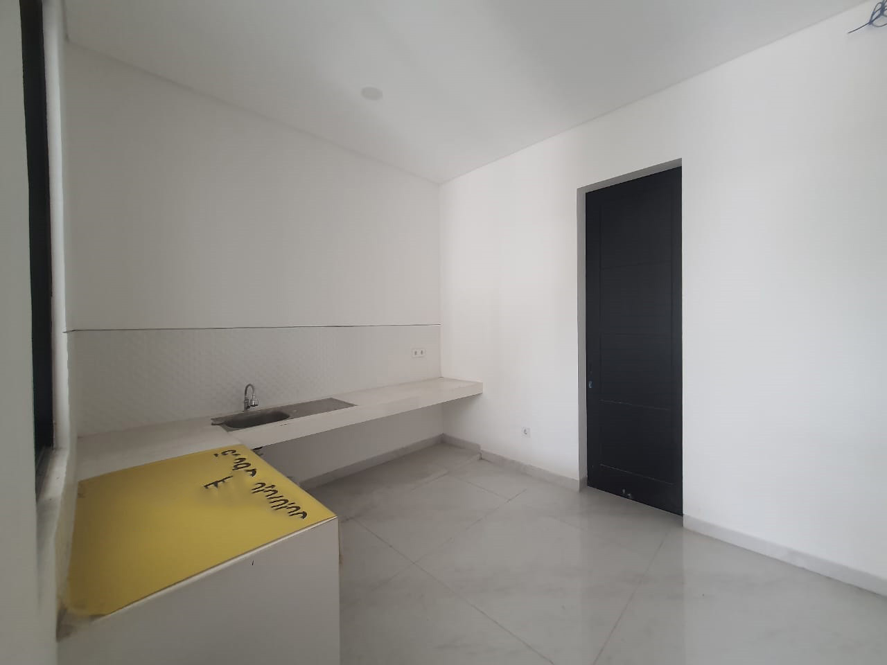 Jual Rumah Baru Mewah di CitraLand, Surabaya.