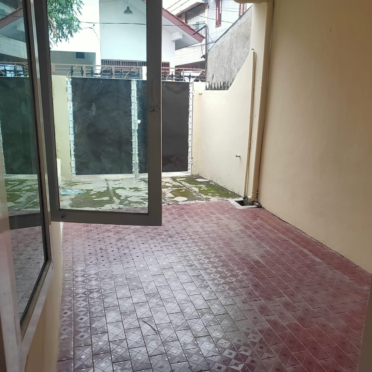 Disewakan 2 unit rumah komplek terbuka di Duren Sawit, Jakarta