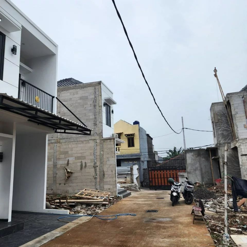 Rumah 2lantai desain modern Kalisari Jakarta Timur
