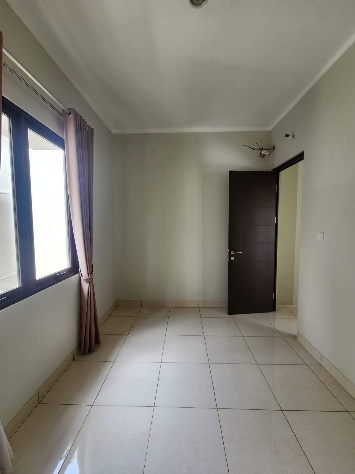 Dijual rumah rapi siaphuni di Summarecon Bekasi Cluster Burgundy