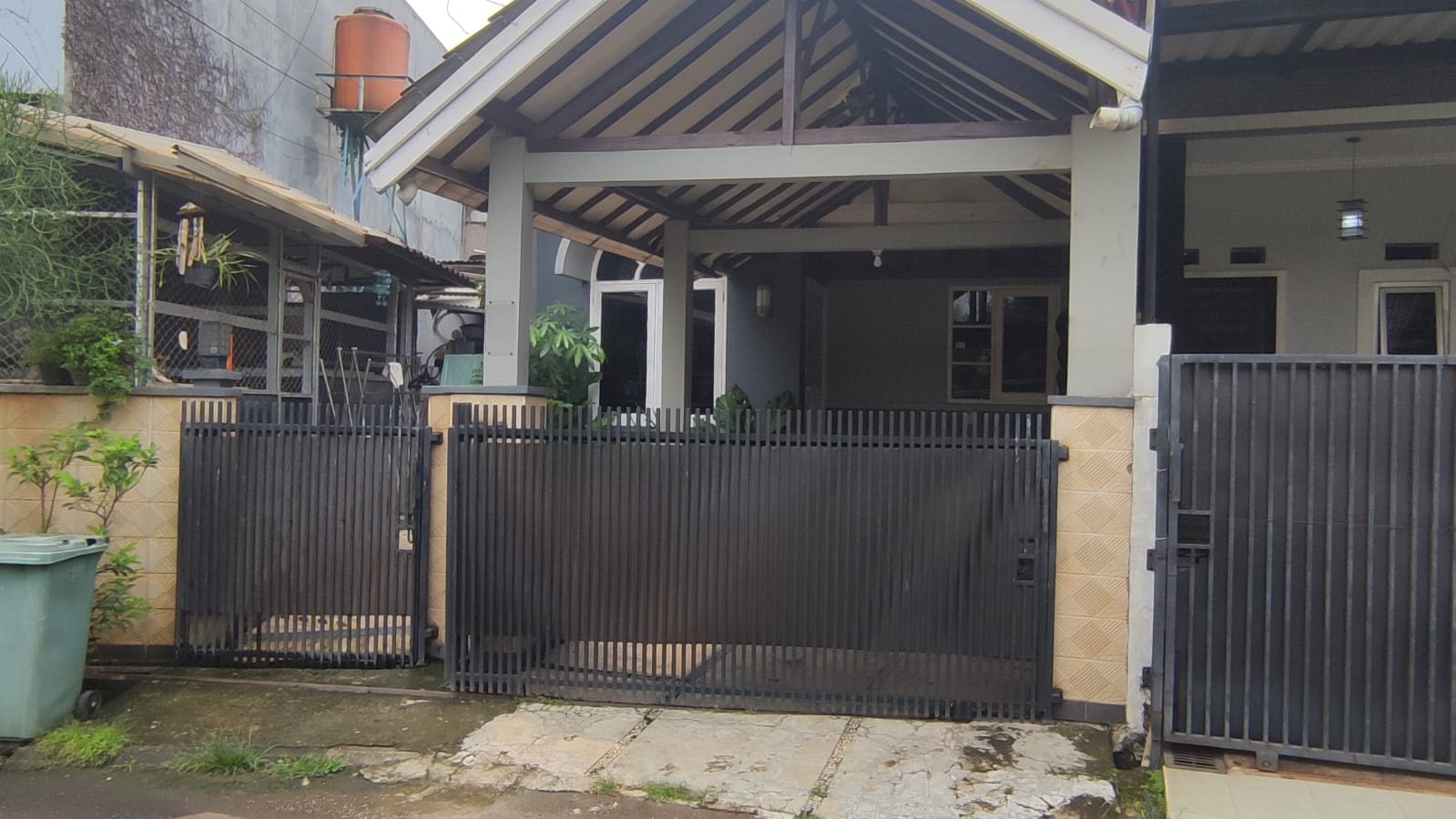 Dijual rumah komplek Siap Huni di Vila Dago Pamulang, Benda Baru