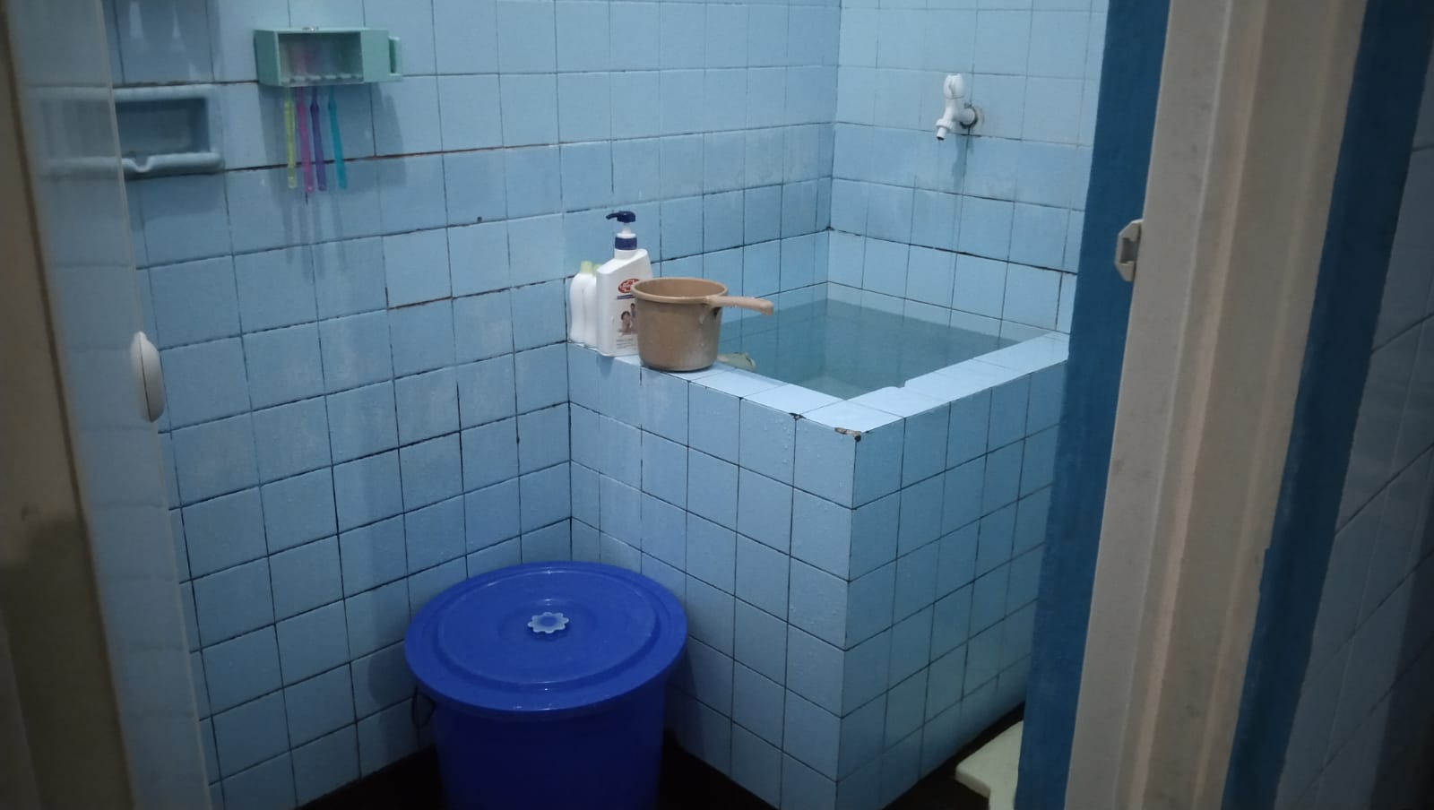 Rumah strategis dekat kota di Perumnas Depok 2 Tengah