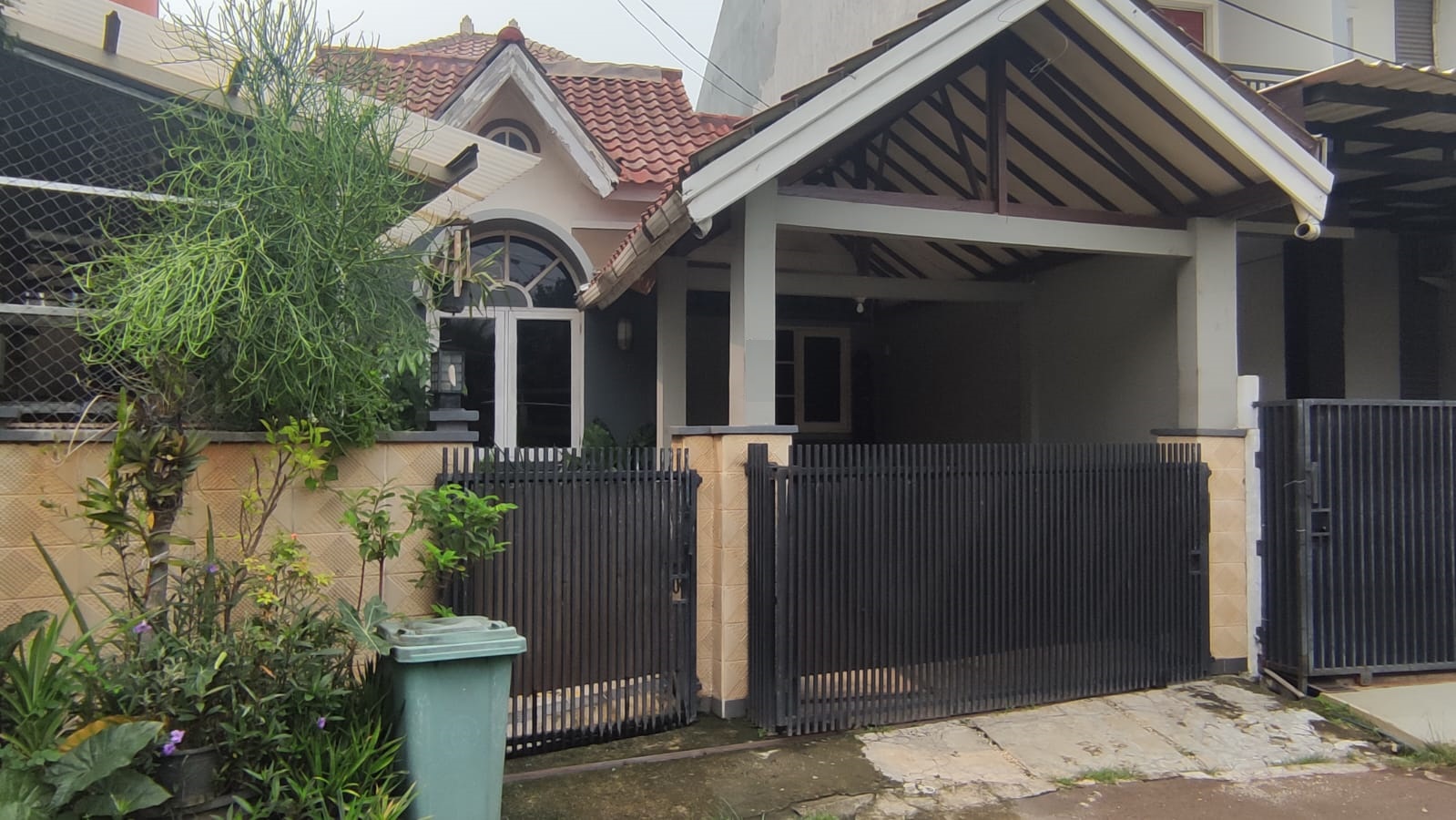 Dijual rumah komplek Siap Huni di Vila Dago Pamulang, Benda Baru