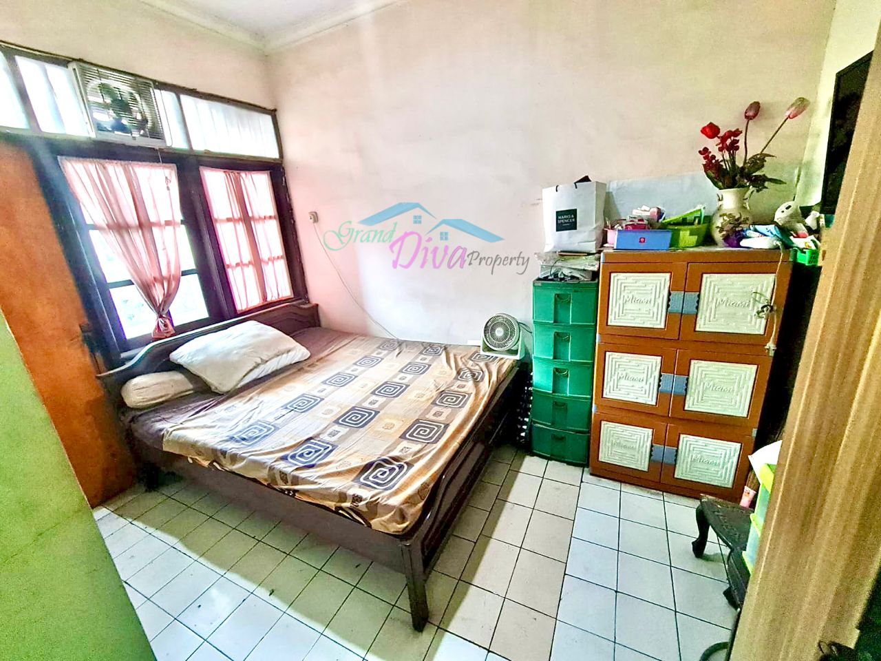 RUMAH DI KOMPLEK DAERAH DUREN SAWIT JAKARTA TIMUR