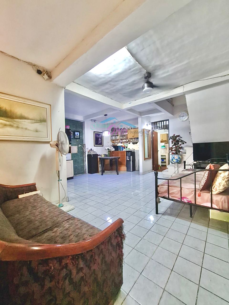 RUMAH DI KOMPLEK DAERAH DUREN SAWIT JAKARTA TIMUR