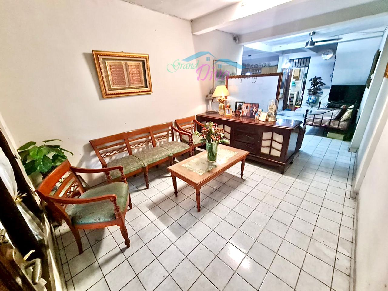 RUMAH DI KOMPLEK DAERAH DUREN SAWIT JAKARTA TIMUR