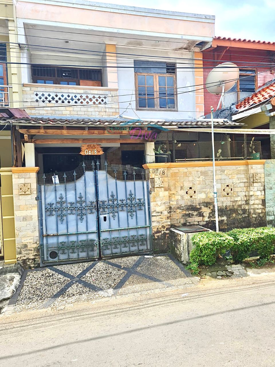 RUMAH DI KOMPLEK DAERAH DUREN SAWIT JAKARTA TIMUR