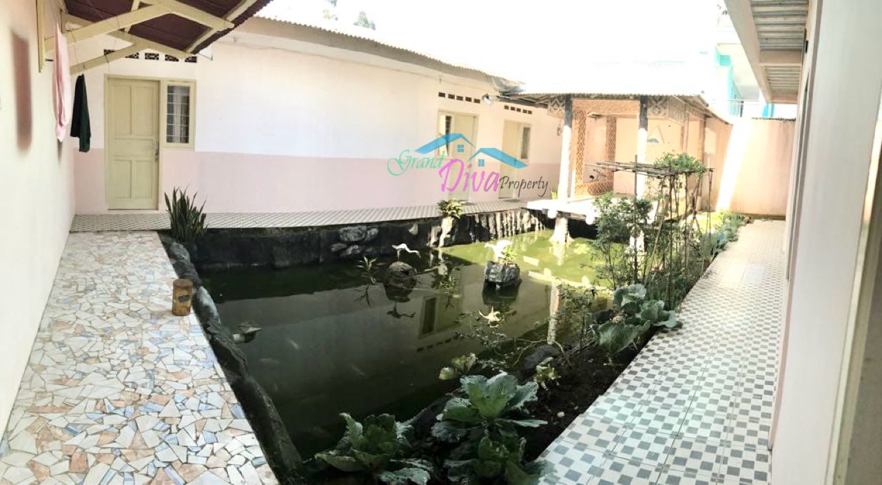 RUMAH SEMI VILLA 8 KAMAR DI PANGALENGAN BANDUNG DENGAN VIEW KEBU