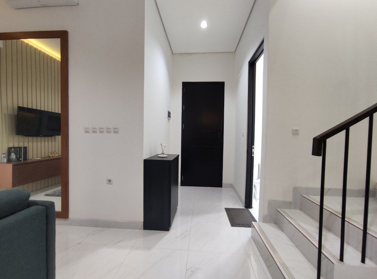 Rumah 3 Lantai dengan Rooftop di Tangerang