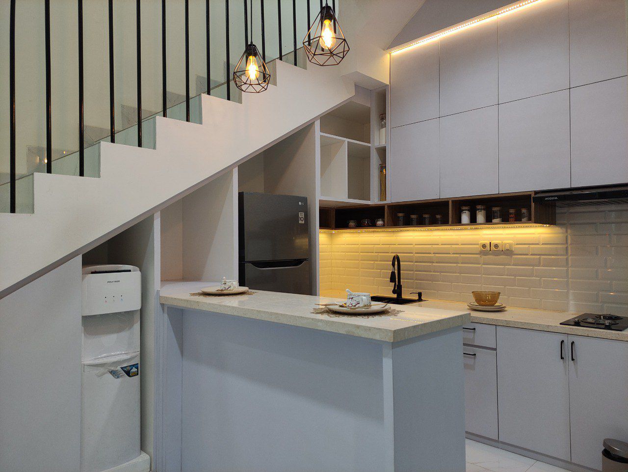 Rumah 3 Lantai dengan Rooftop di Tangerang