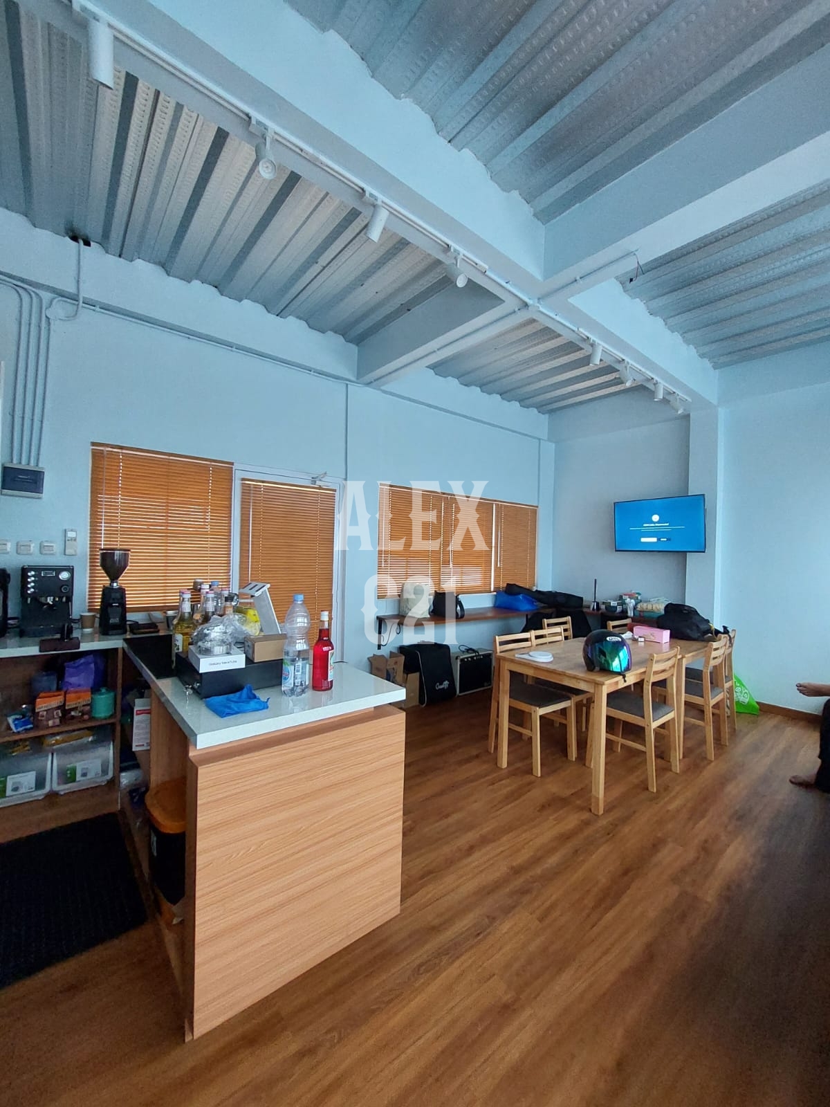 Dijual rumah kost + ruang usaha cafe di Perdatam, Pancoran