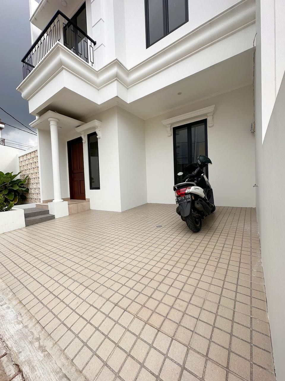 Rumah dua lantai ready stock dekat lrt Cikunir Jatibening Bekasi