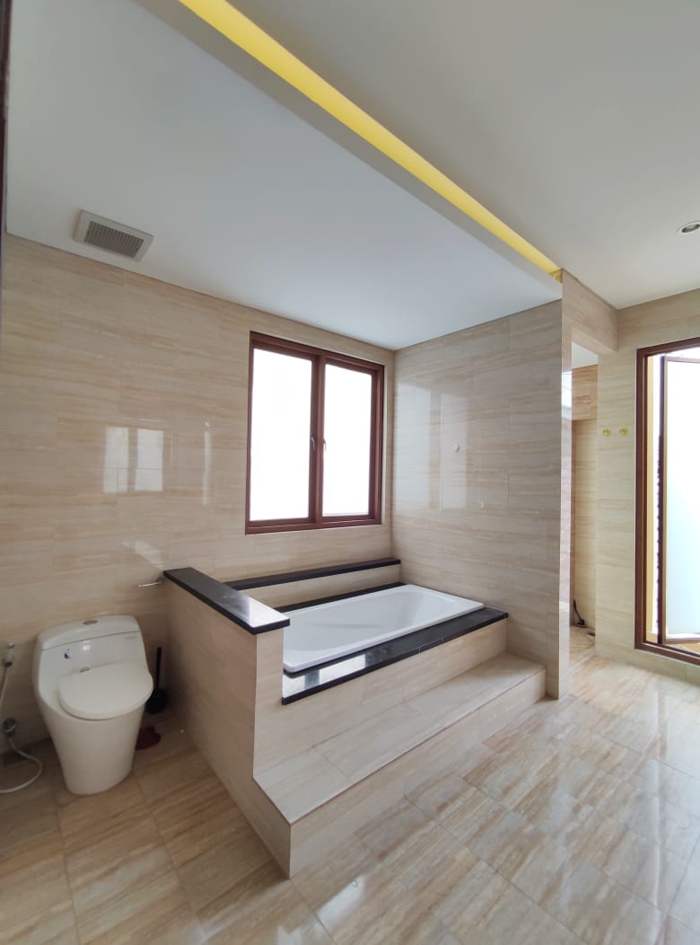 Rumah Mewah 2 Lantai Siap Huni & Terawat, Di Kemang Utara Jakart