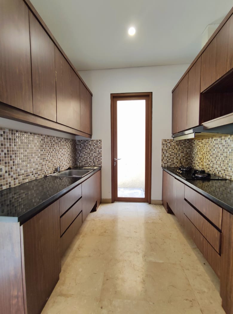 Rumah Mewah 2 Lantai Siap Huni & Terawat, Di Kemang Utara Jakart