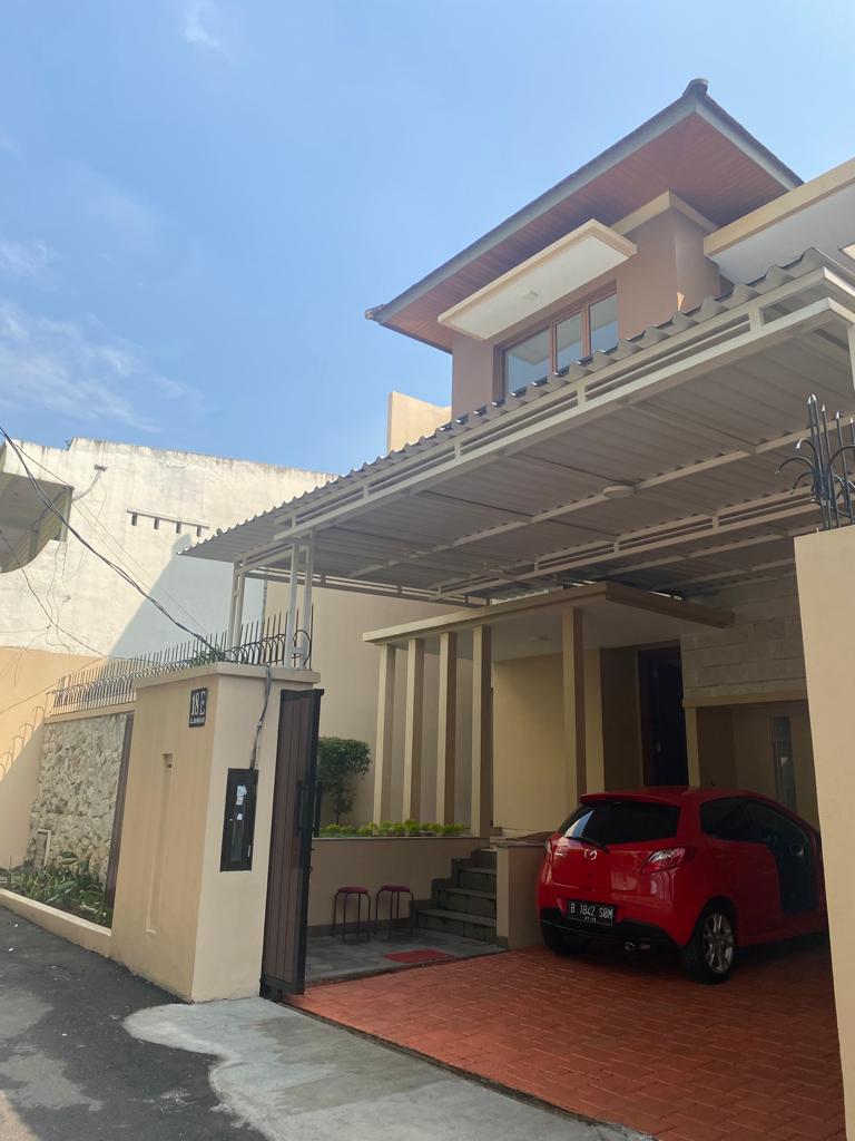 Rumah Mewah 2 Lantai Siap Huni & Terawat, Di Kemang Utara Jakart