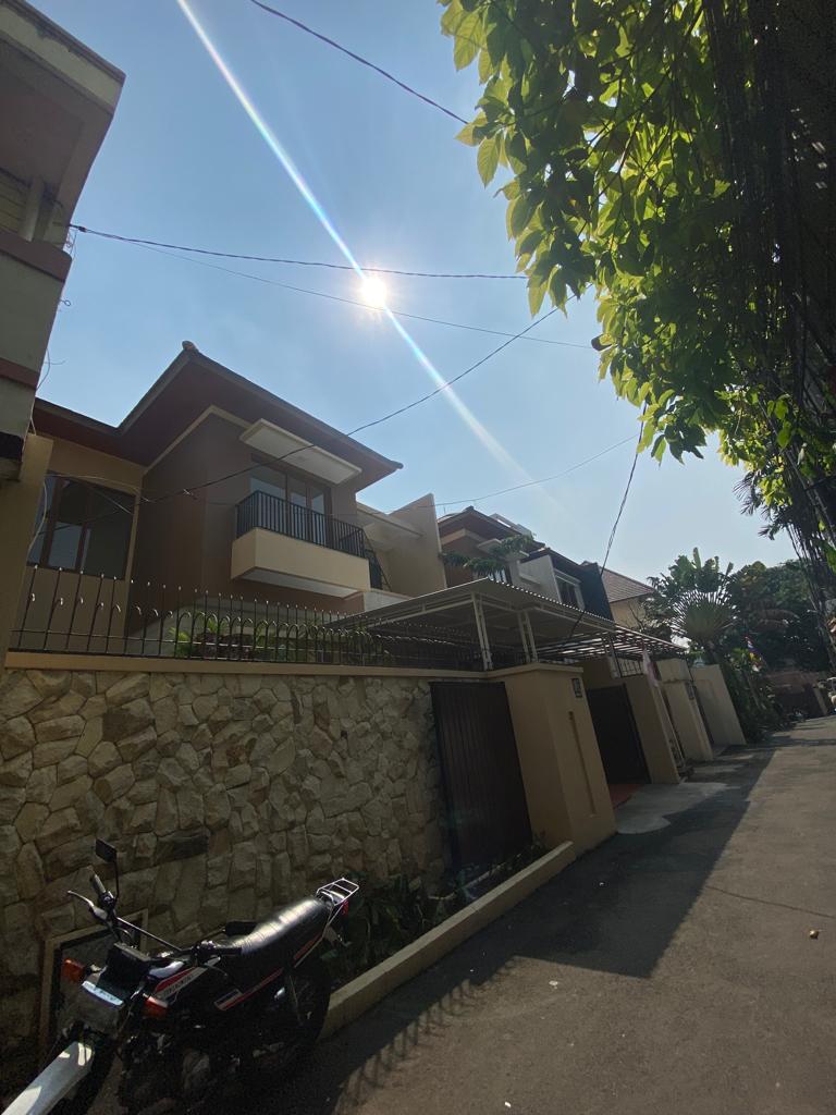 Rumah Mewah 2 Lantai Siap Huni & Terawat, Di Kemang Utara Jakart