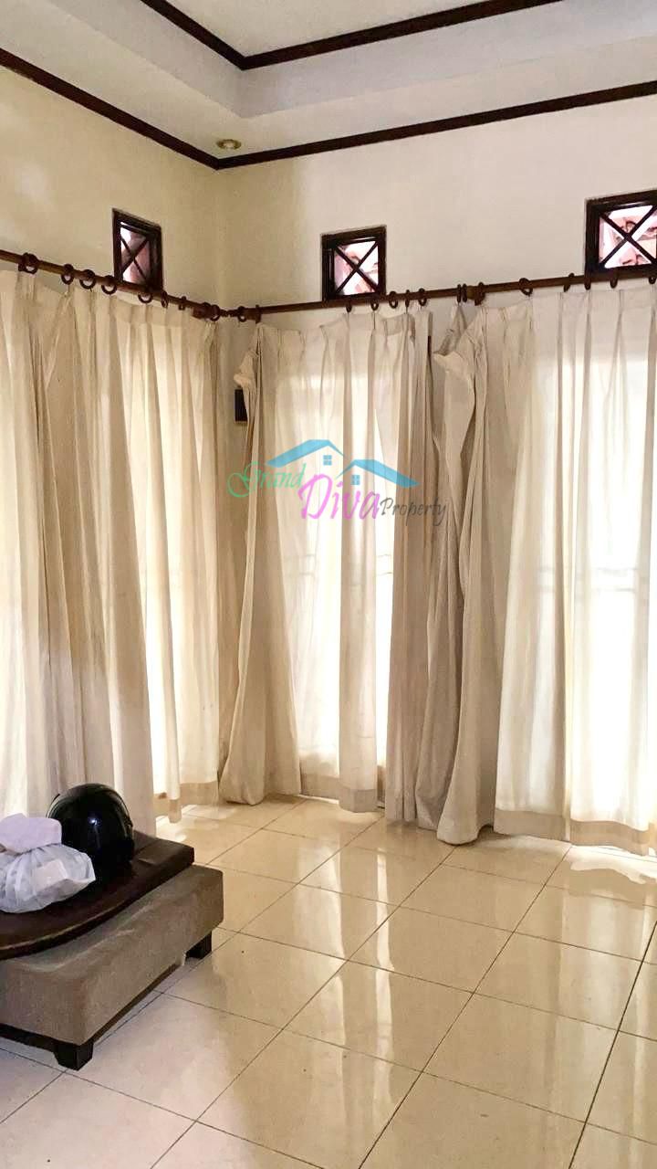 RUMAH DENGAN LAHAN YANG LUAS DI JL. KAPUT JATI MAKMUR PONDOKGEDE