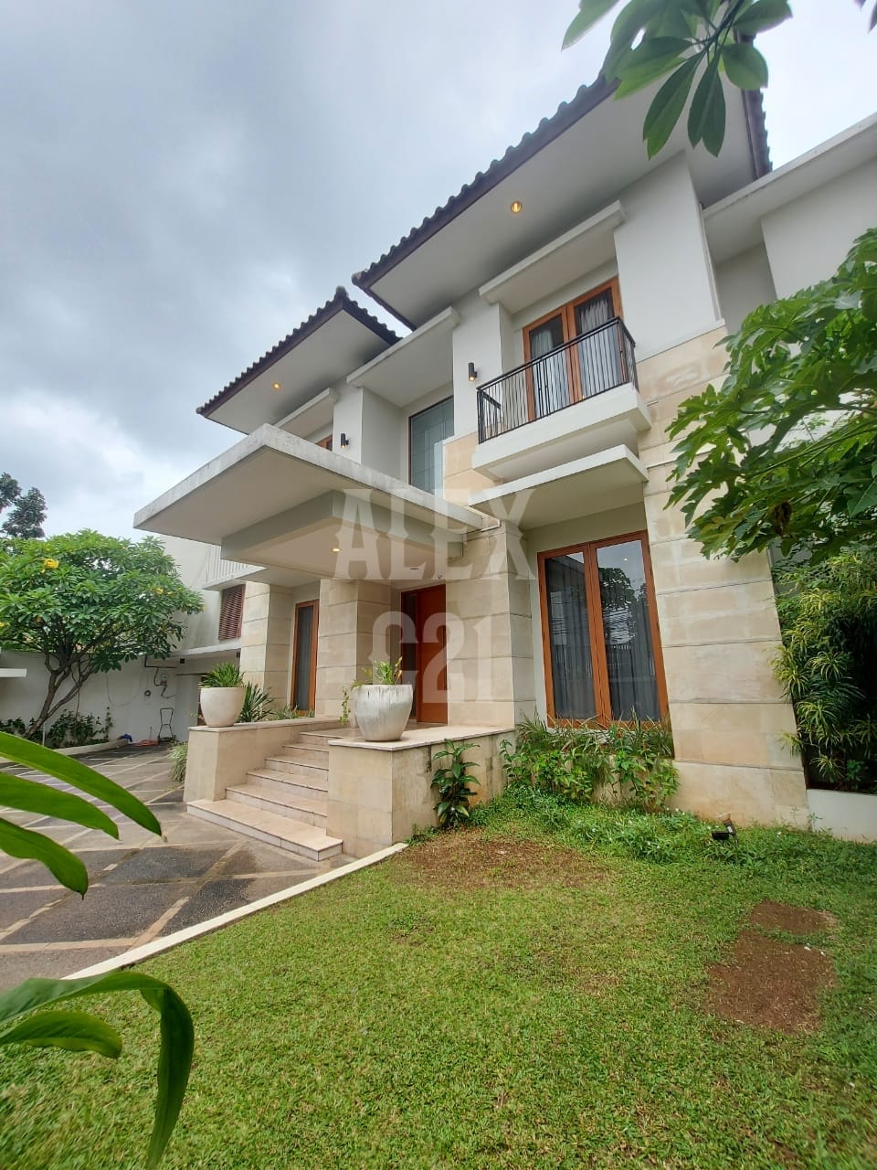 Jual rumah mewah desain tropis area Kemang, Jakarta Selatan