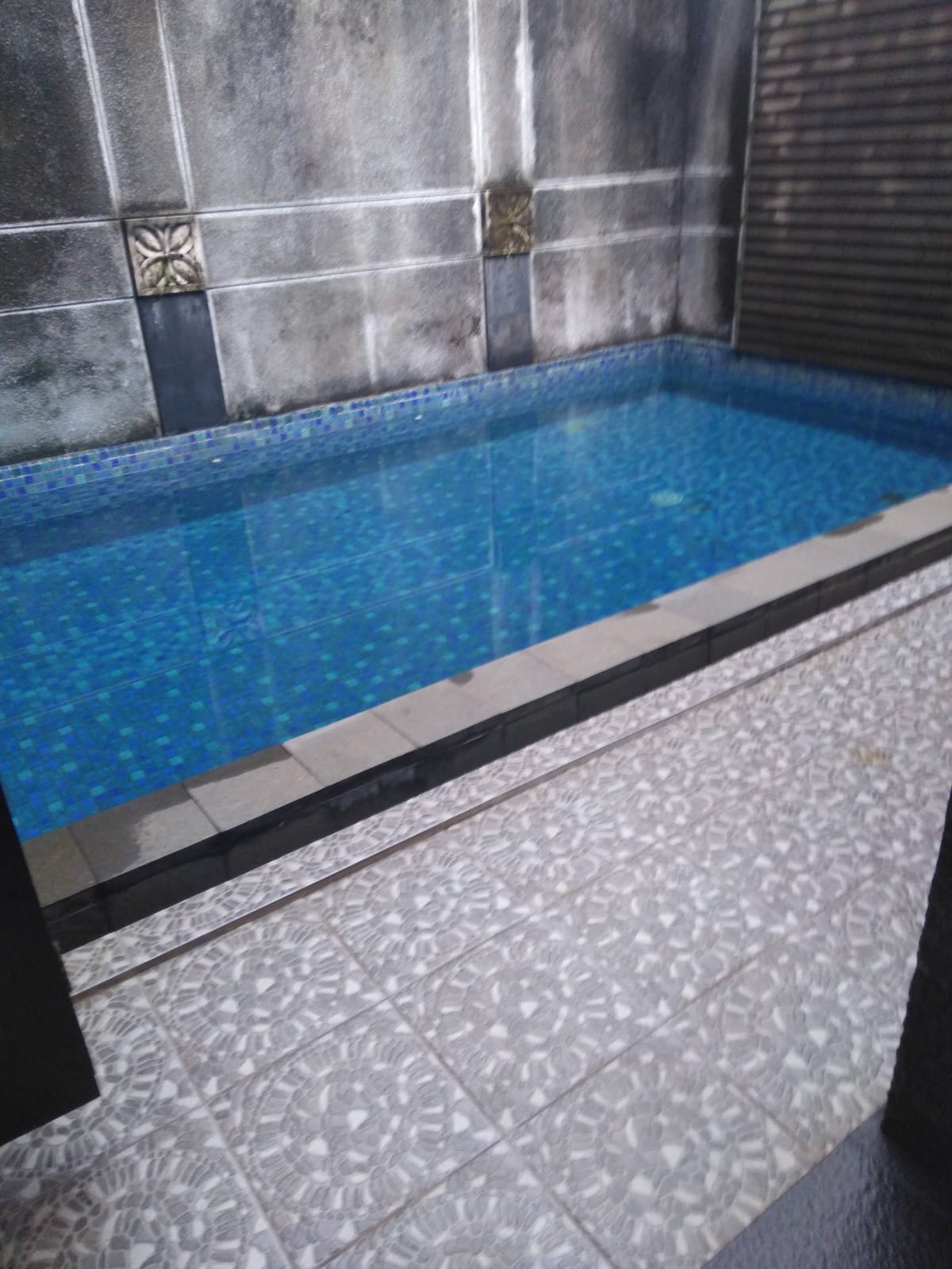Jual rumah mewah dengan swimming pool di Pesona Khayangan, Depok