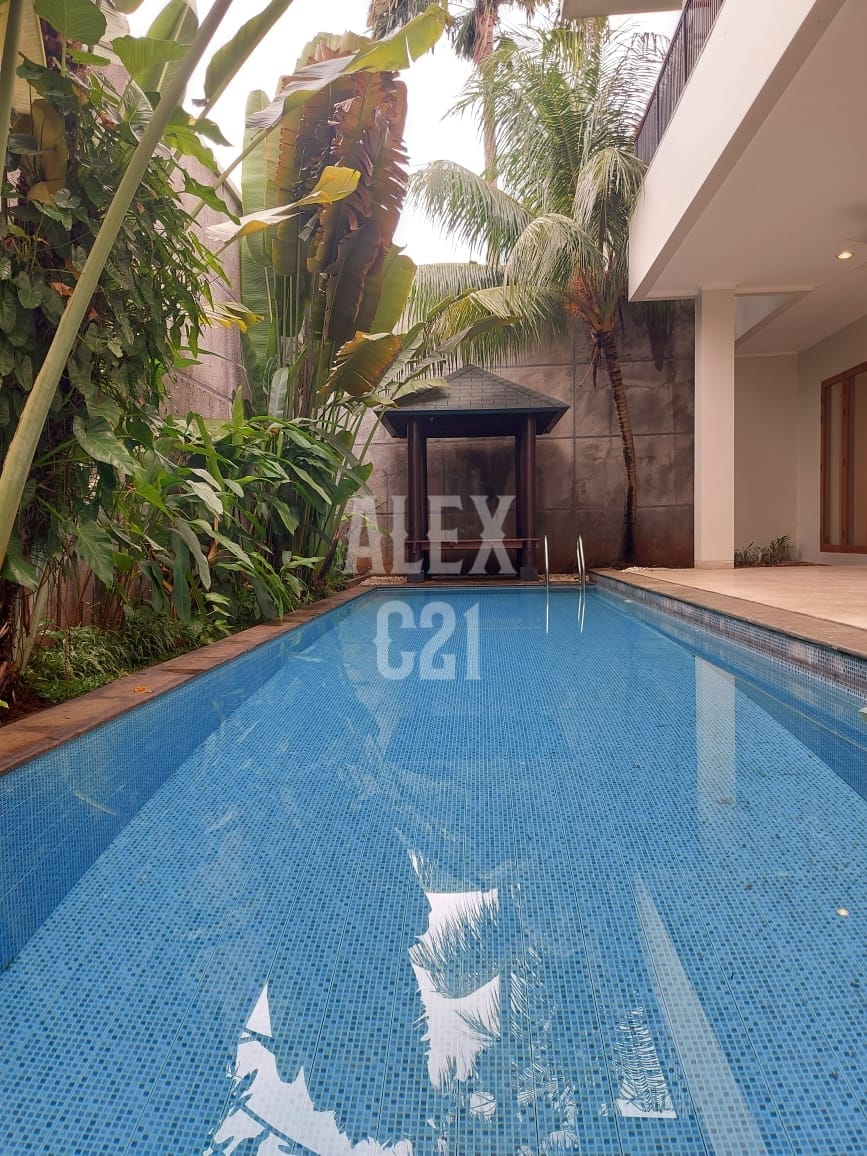 Jual rumah mewah desain tropis area Kemang, Jakarta Selatan