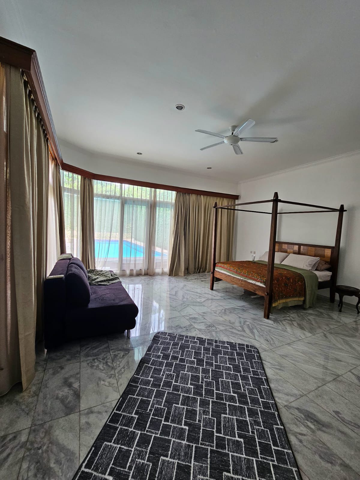 Sewa rumah mewah dalam Komplek di Pejaten Barat, Pasar Minggu