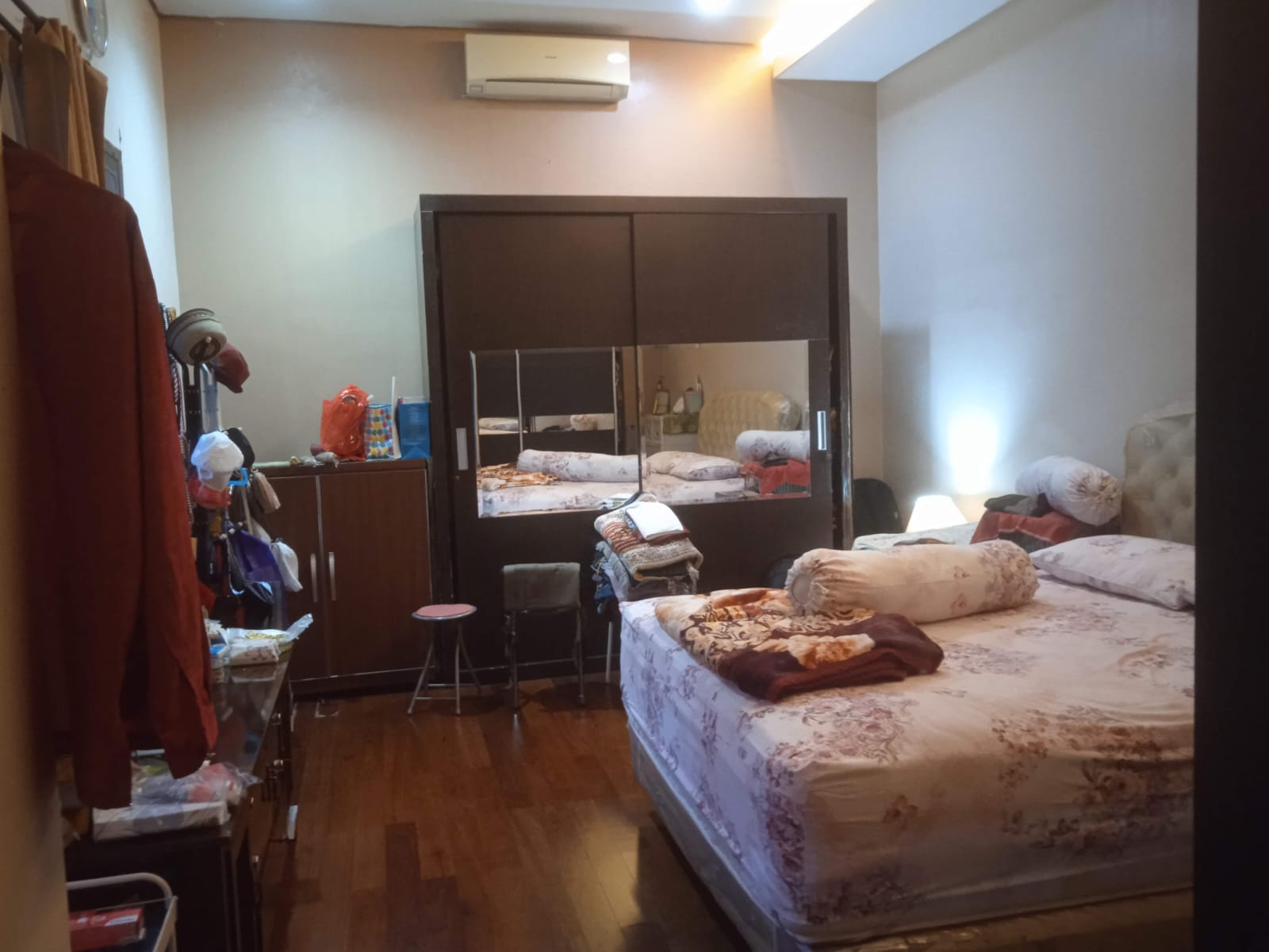 Jual rumah mewah dengan swimming pool di Pesona Khayangan, Depok