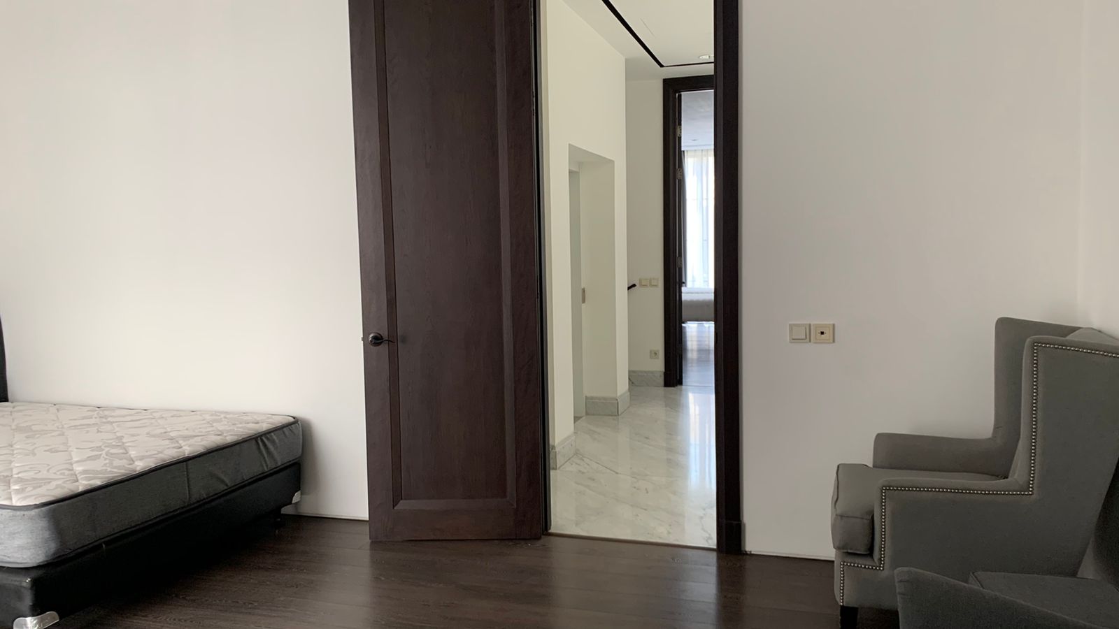 JUAL RUMAH MEWAH DESIGN AMERICAN CLASSIC DI KEMANG, JAKARTA