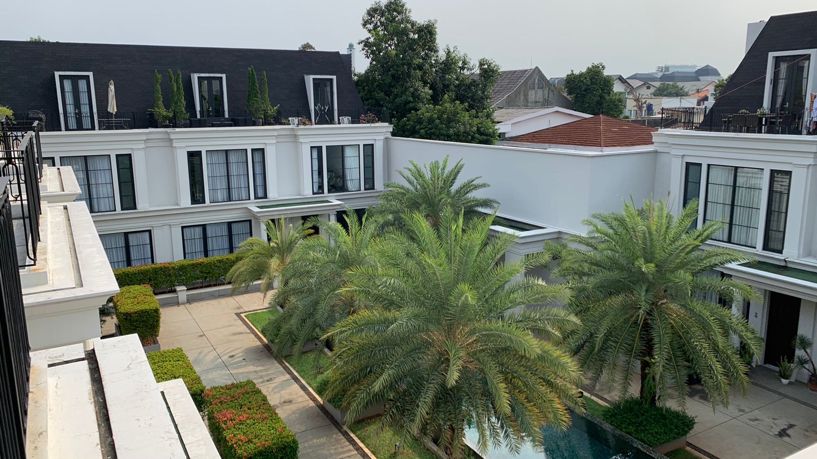 JUAL RUMAH MEWAH DESIGN AMERICAN CLASSIC DI KEMANG, JAKARTA