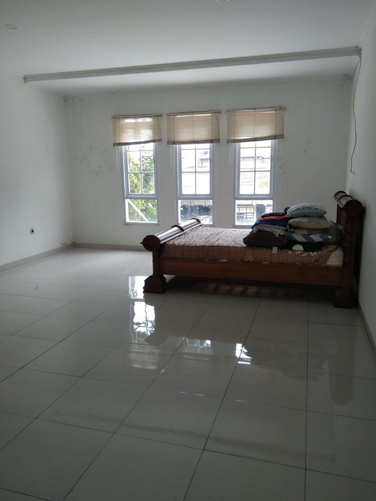 Ruko Dua Lantai Super Strategis di Jl. Arcamanik Endah Bandung