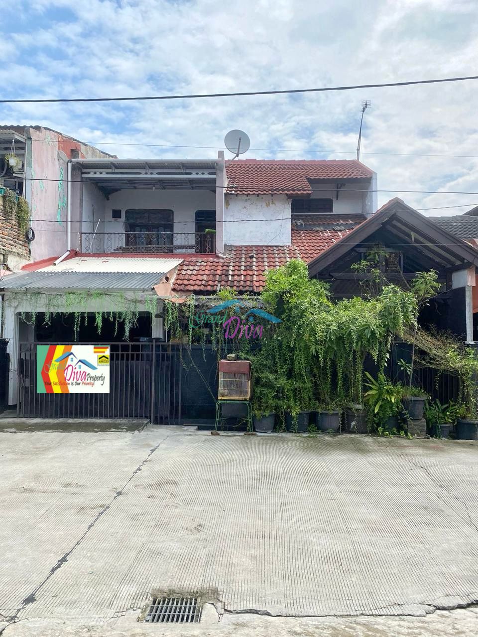 RUMAH 2 LANTAI DENGAN AKSES STASIUN LRT DI PERUMAHAN MASNAGA