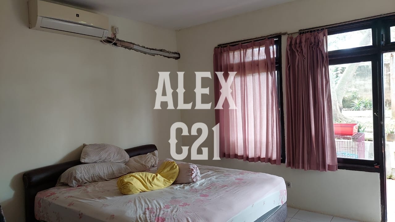 Jual rumah mewah di daerah Cipedak, Jagakarsa, Jakarta Selatan