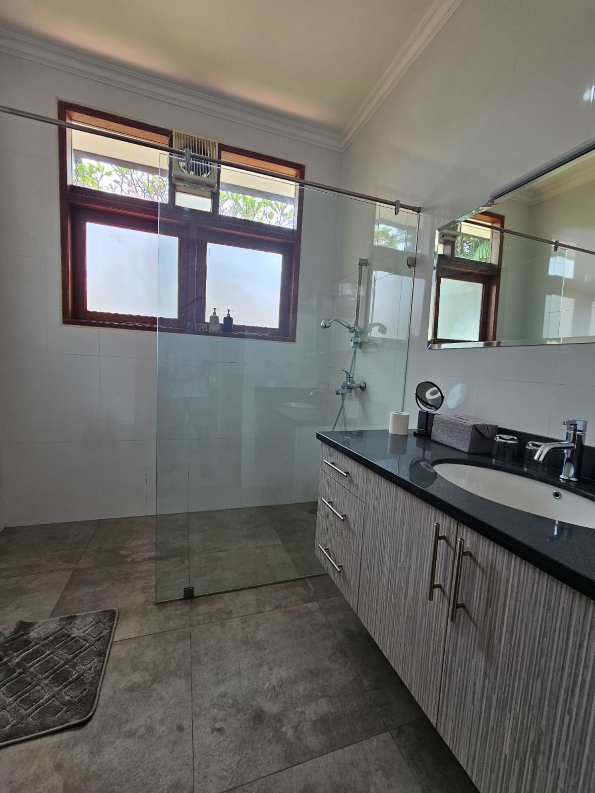 Sewa Rumah mewah dalam komplek di Pejaten Barat, Jakarta Selatan