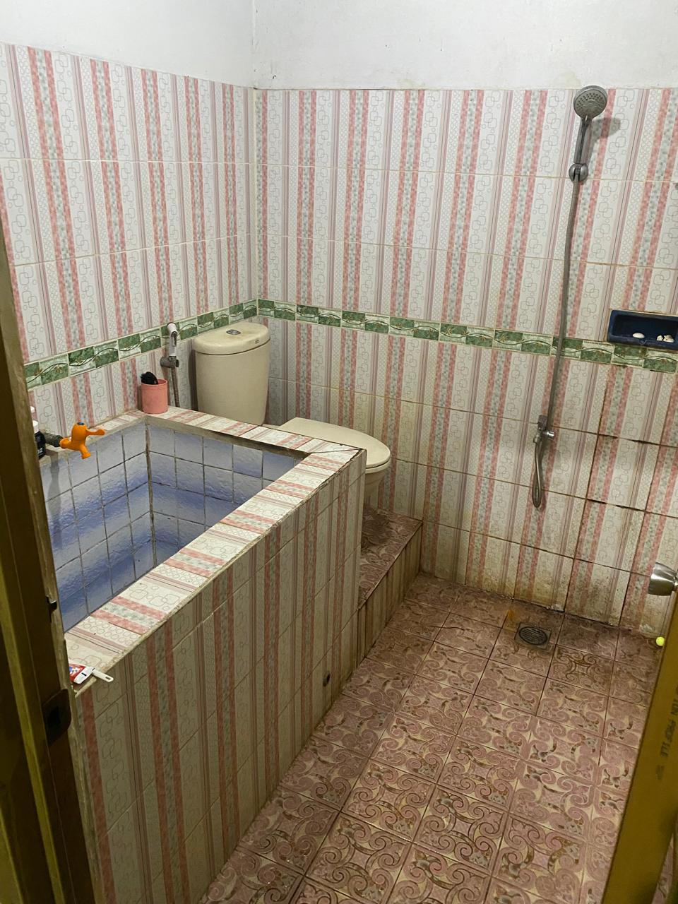 Jual Rumah bangunan tinggal kost²an lokasi strategis di Cikoko