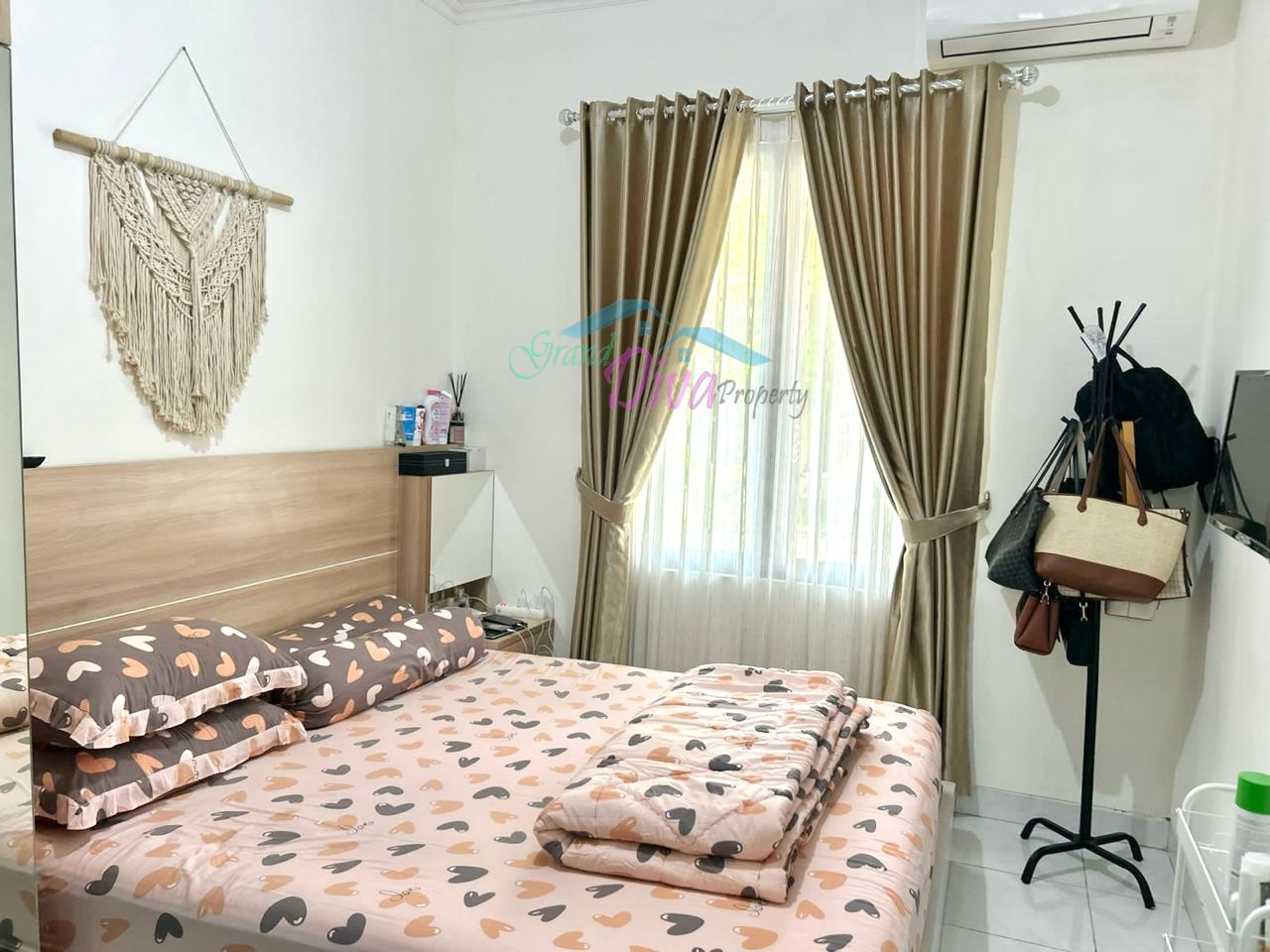 RUMAH DI LEGENDA WISATA CIBUBUR