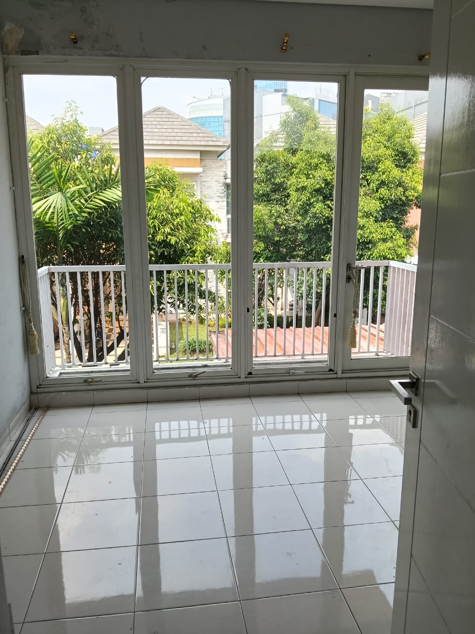 Disewa rumah siaphuni di Summarecon Bekasi Cluster Palm