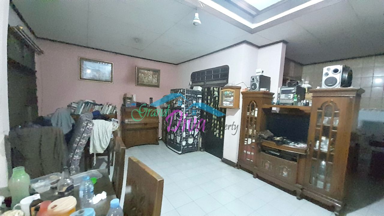 RUMAH 2 LANTAI DENGAN AKSES STASIUN LRT DI PERUMAHAN MASNAGA