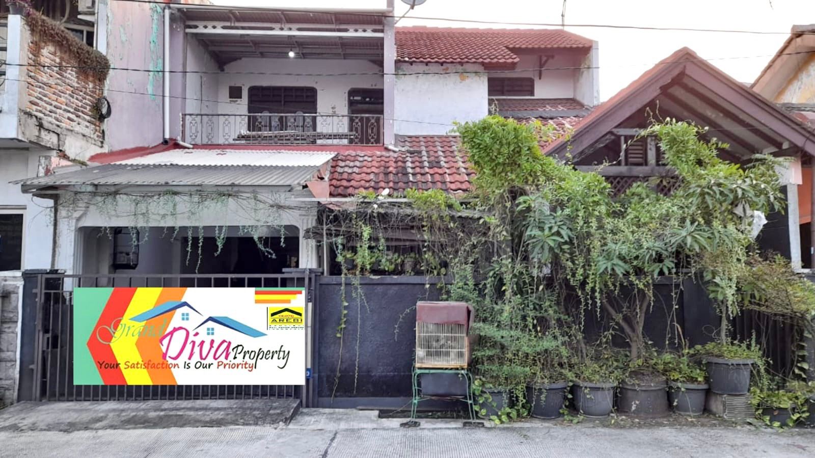 RUMAH 2 LANTAI DENGAN AKSES STASIUN LRT DI PERUMAHAN MASNAGA