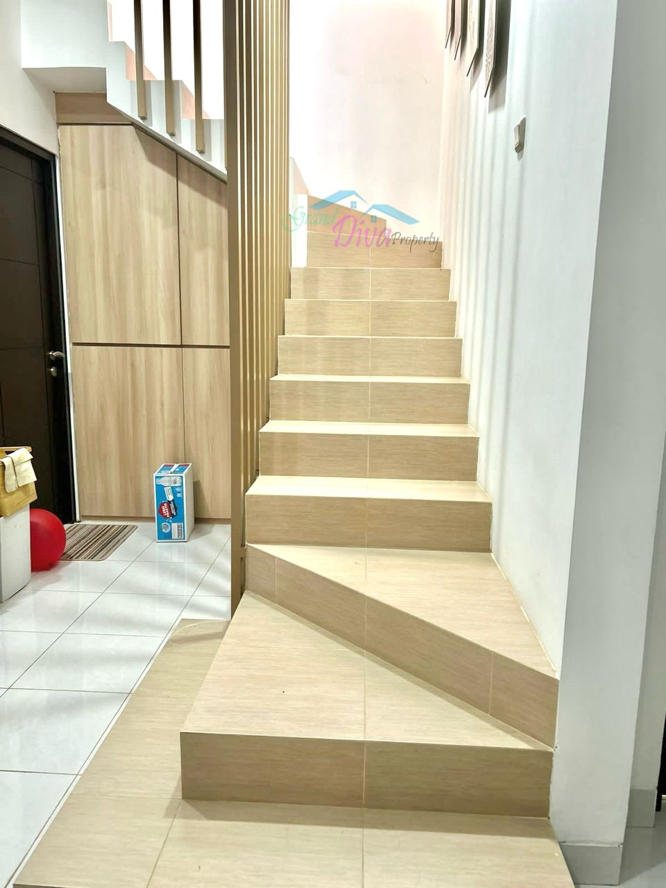 RUMAH DI LEGENDA WISATA CIBUBUR