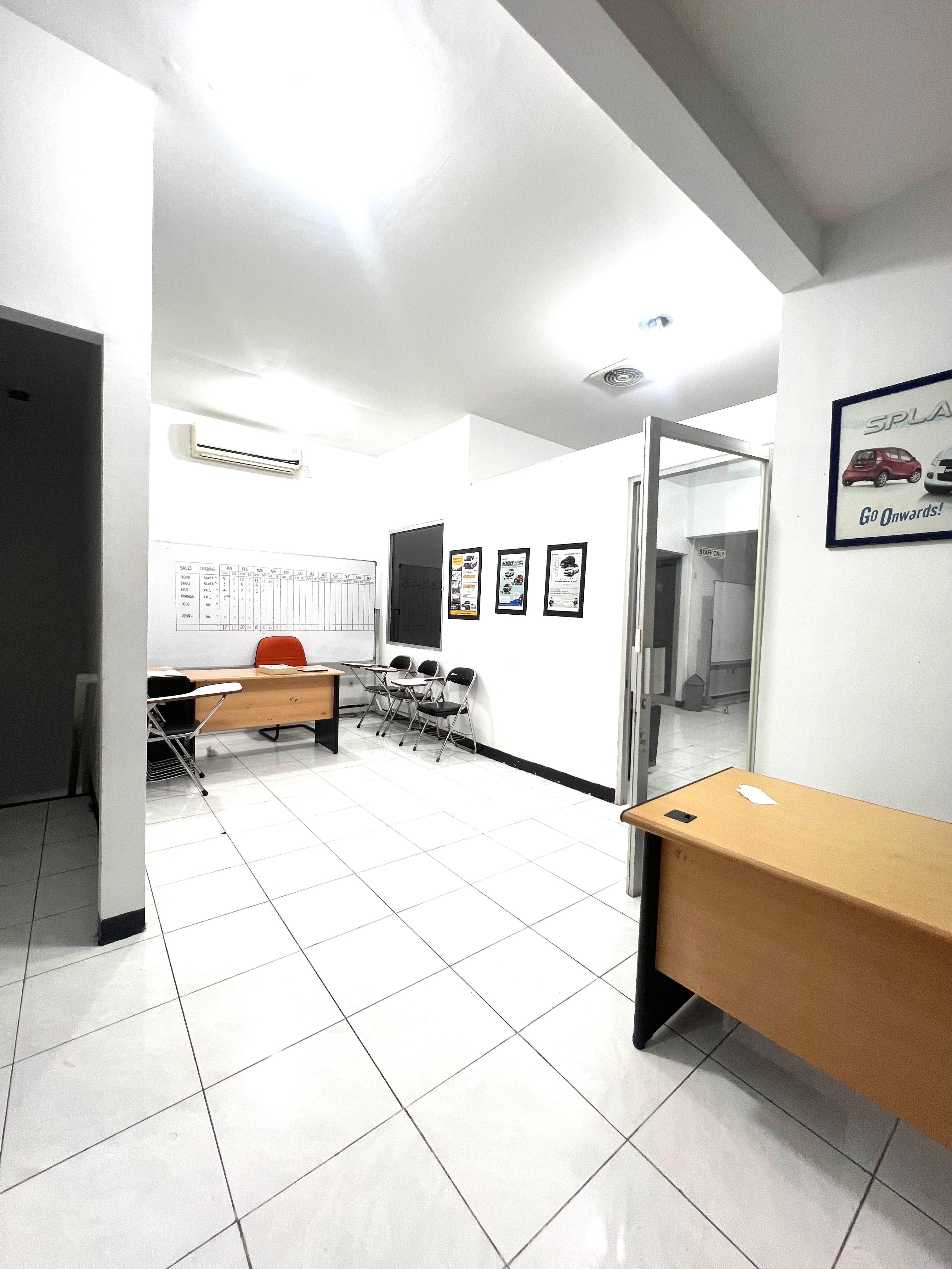 Rumah Usaha Eks Showroom Bengkel Resmi Raya HR Muhammad