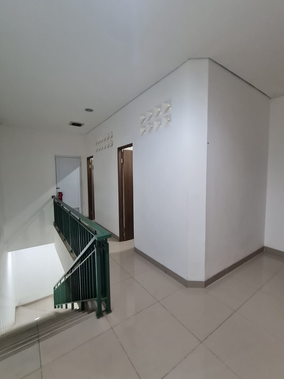 Jual cepat ruko 3 gandeng di La Riviera PIK 2, Teluknaga