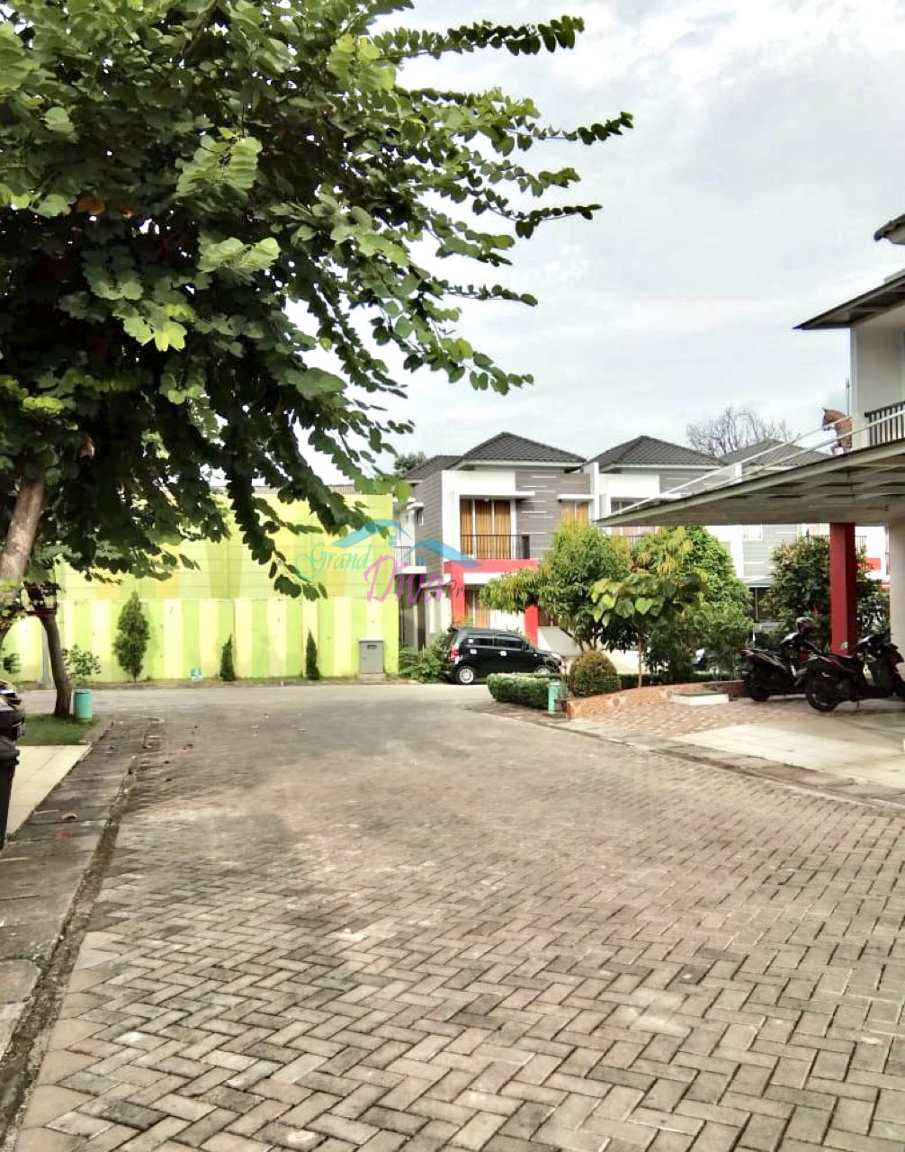 RUMAH BAGUS DI CLUSTER GRAND GALAXY CITY