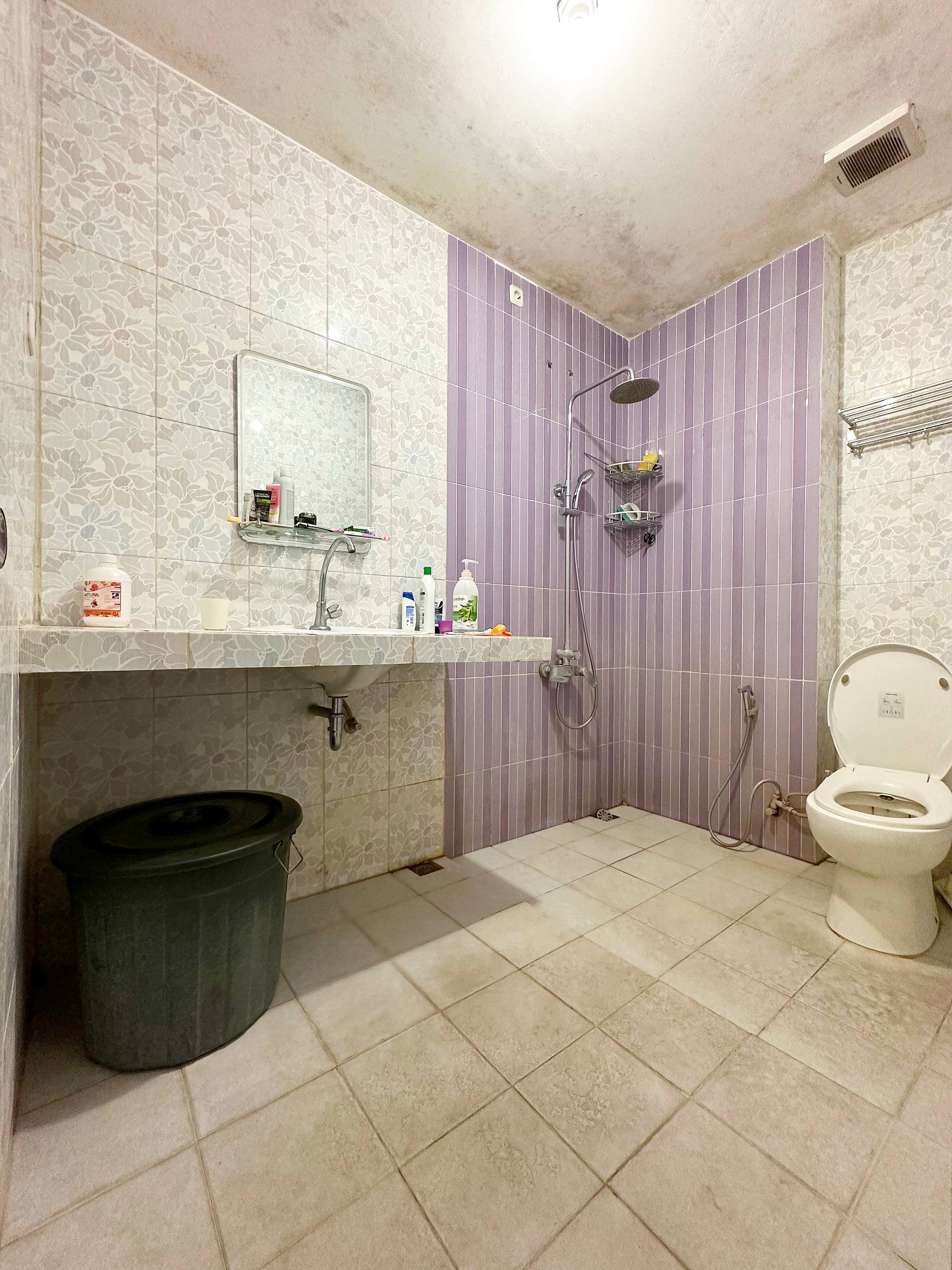 Rumah secon tanah luas Pondok Kelapa Duren Sawit Jakarta Timur