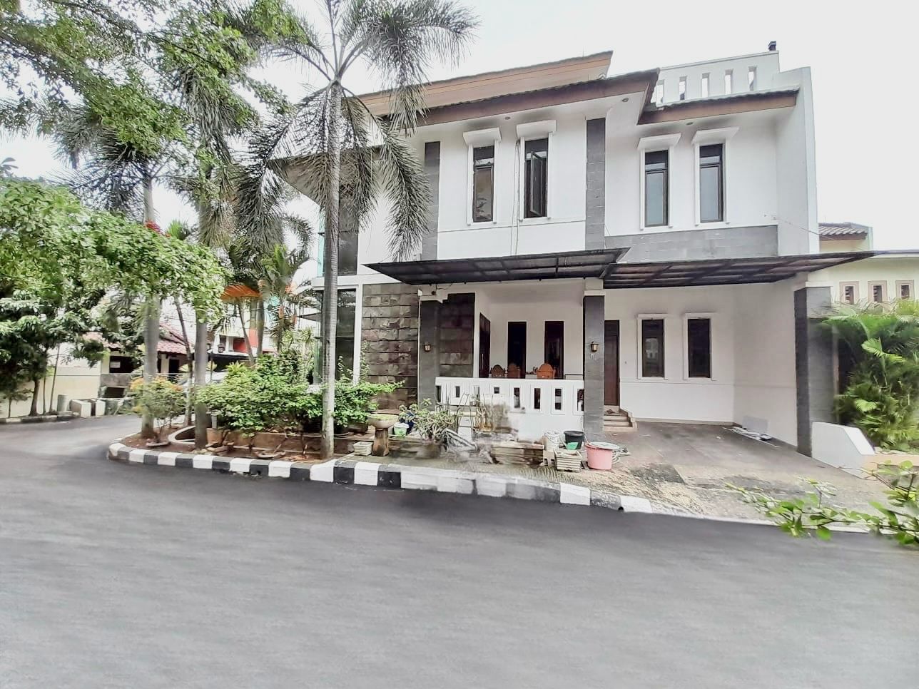 RUMAH DI VILLA JAKASETIA BEKASI SELATAN